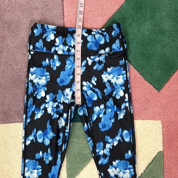 Fabletics Anywhere Motion 365+ Highwaisted Leggings Woman’s Size Small - Picture 11 of 17